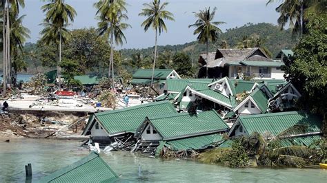 2004 Indiska Oceanens Tsunami; En Geologisk Katastrof och Humanitär Kris