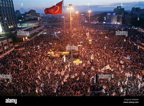 Geziprotesterna, 2013: En Turbulent Våg av Demokratiskt Oslutliga Protest i Turkiets Städer